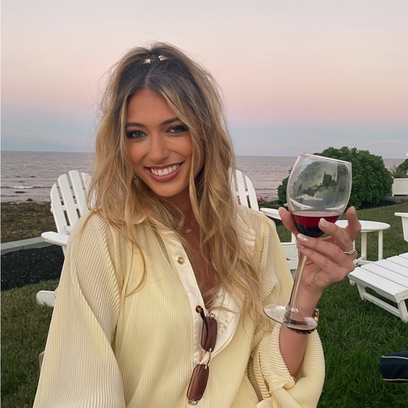 Meet your Posher, Addison - Picture 1 of 1